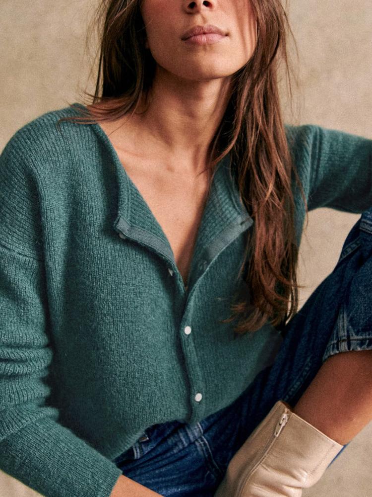 Women's Knit Top - Soft Nordique Fabric - Casual Long Sleeve Sweater