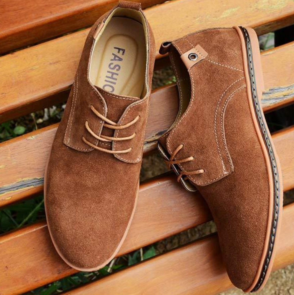 Men's Lace-Up Oxford Shoes with Stitching Detail for Formal and Casual Use