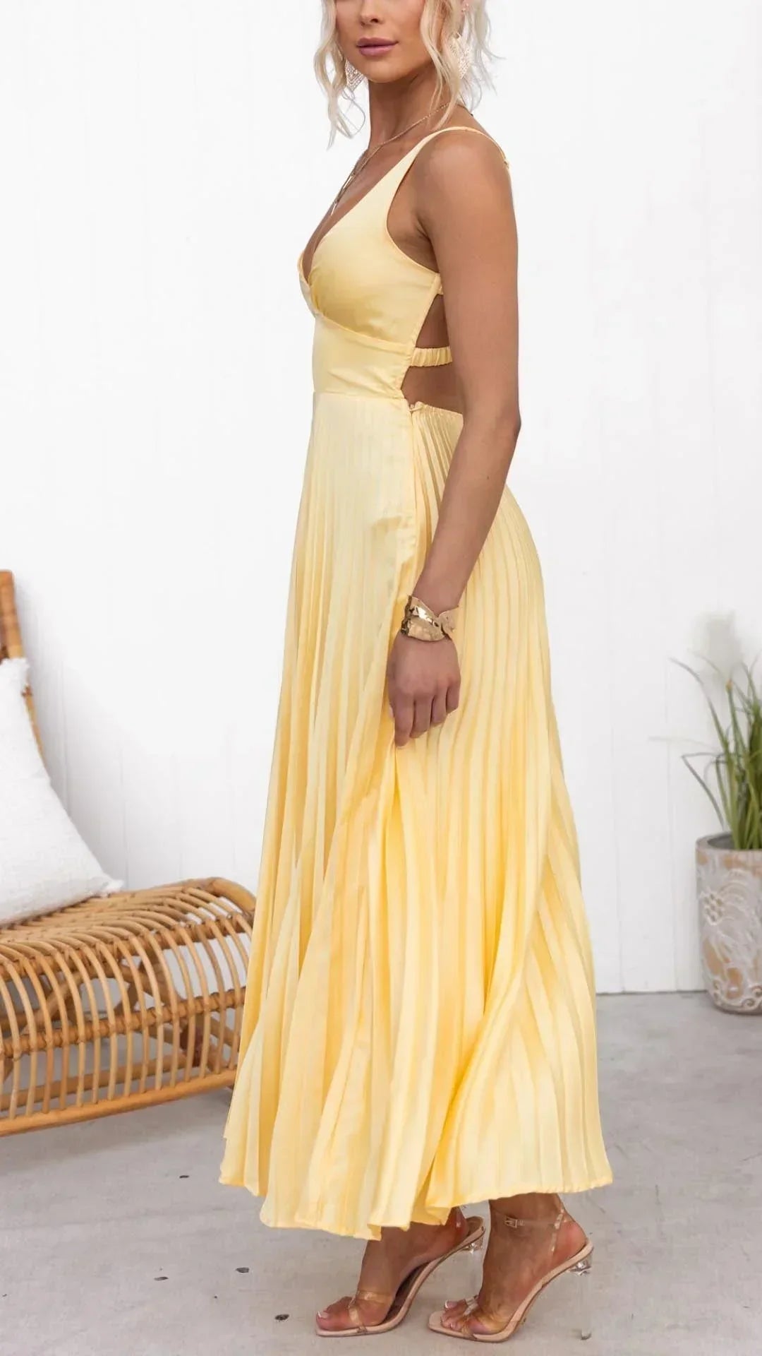 Yellow Pleated V-Neck Maxi Dress - Elegant Summer Evening Wear for Women